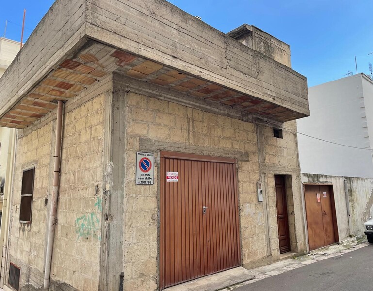 FABBRICATO RUSTICO CON SUOLO EDIFICABILE