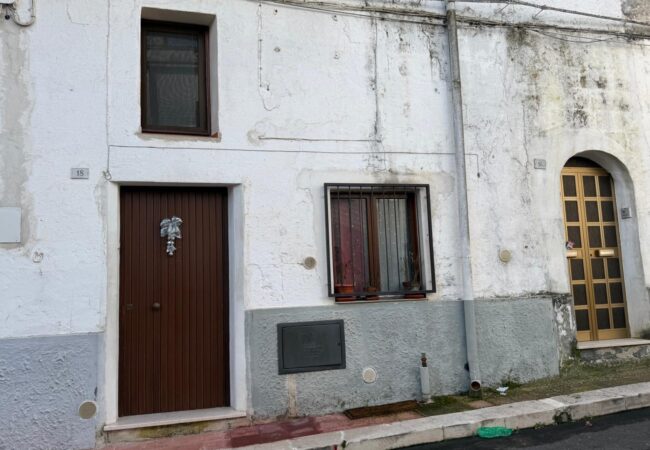 ABITAZIONE INDIPENDENTE CON CANTINA GINOSA