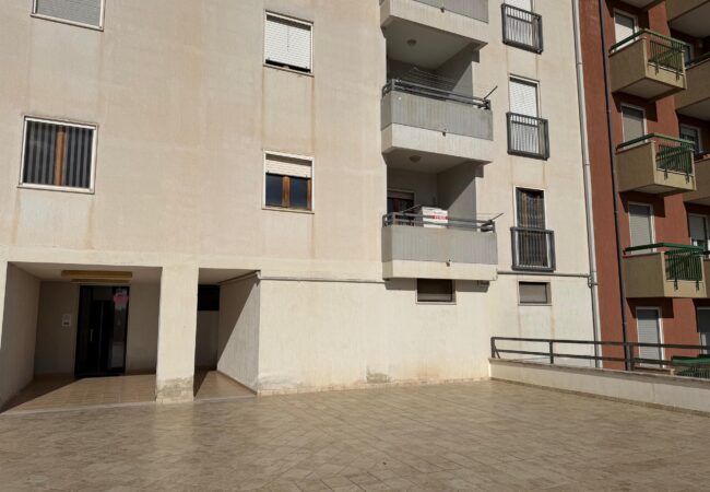 APPARTAMENTO CON BOX AUTO GINOSA