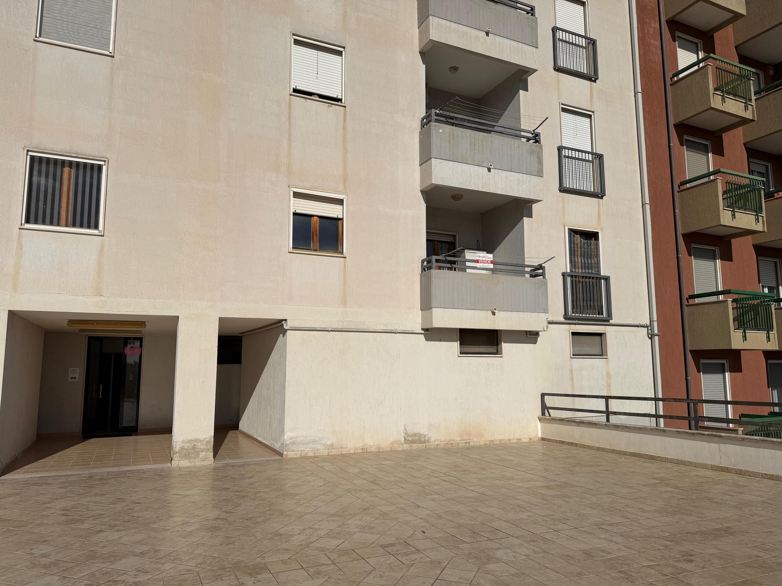 APPARTAMENTO CON BOX AUTO GINOSA