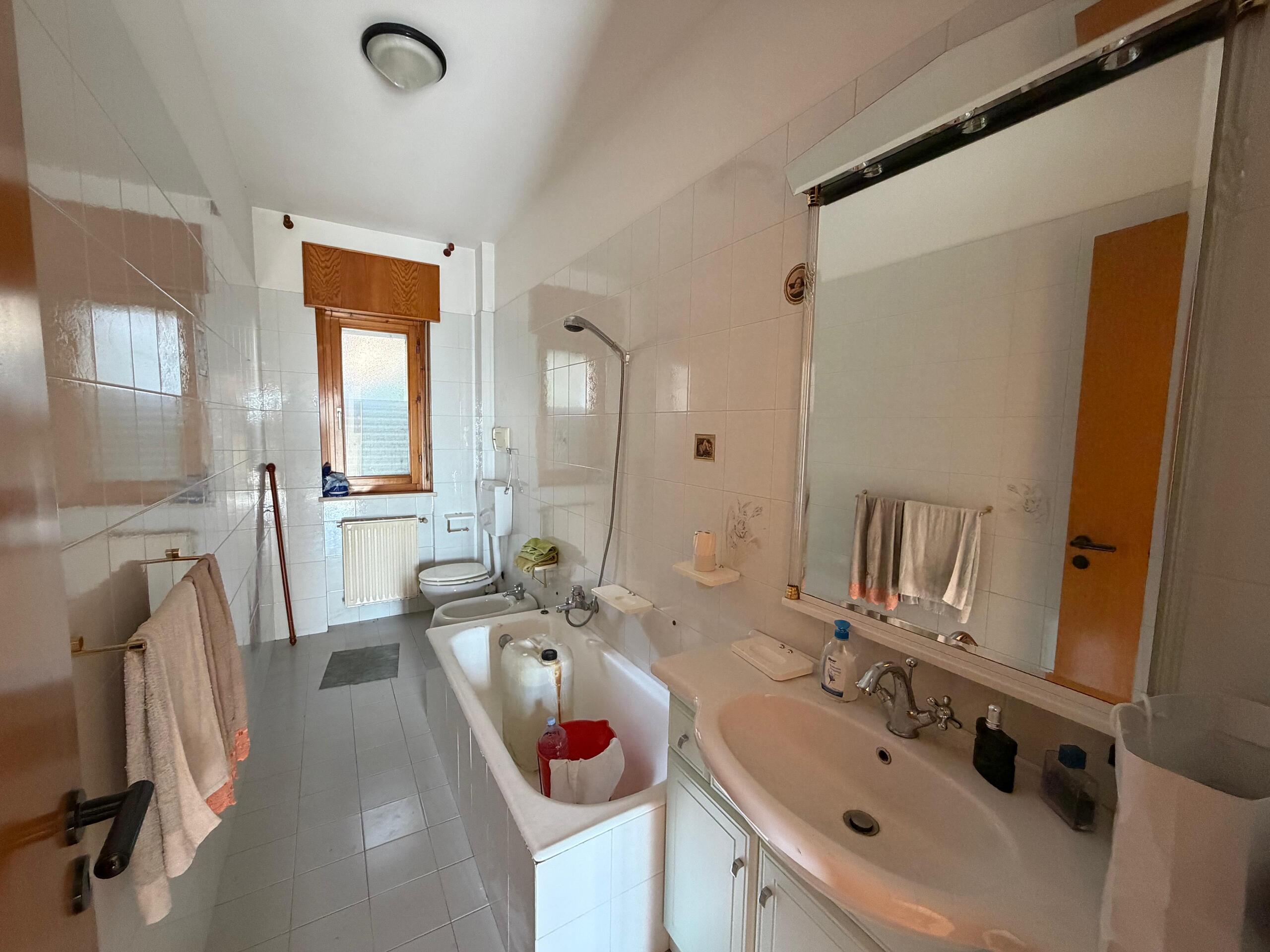 APPARTAMENTO CON BOX AUTO GINOSA