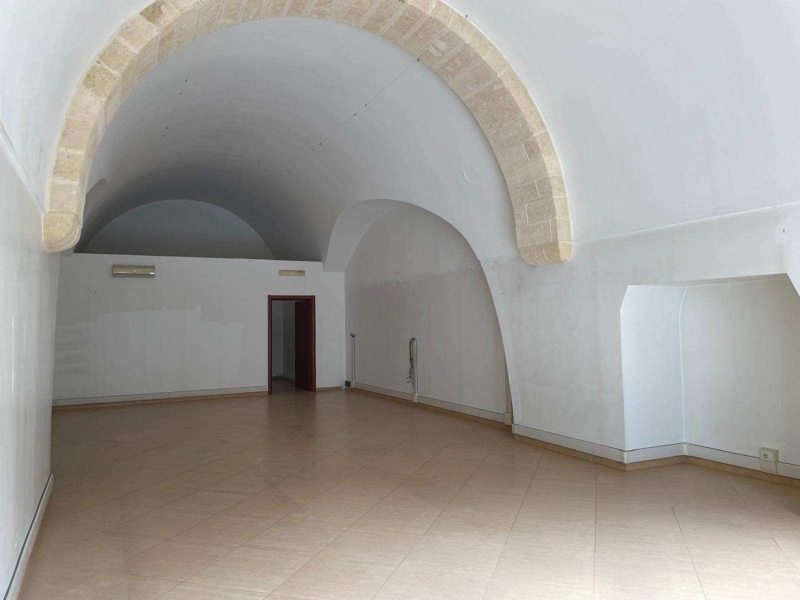 LOCALE IN AFFITTO IN VIA G. MATTEOTTI 60