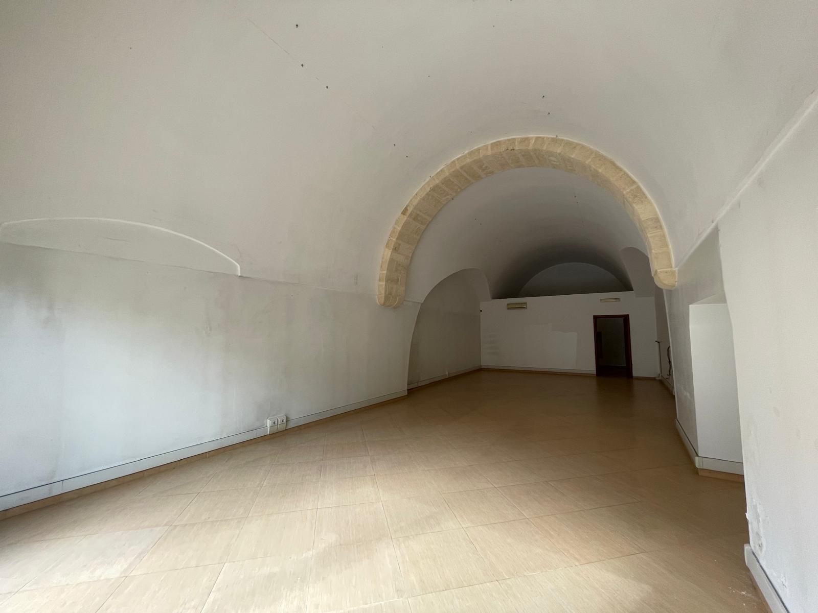 LOCALE IN AFFITTO IN VIA G. MATTEOTTI 60