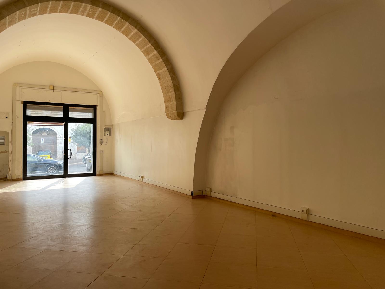 LOCALE IN AFFITTO IN VIA G. MATTEOTTI 60