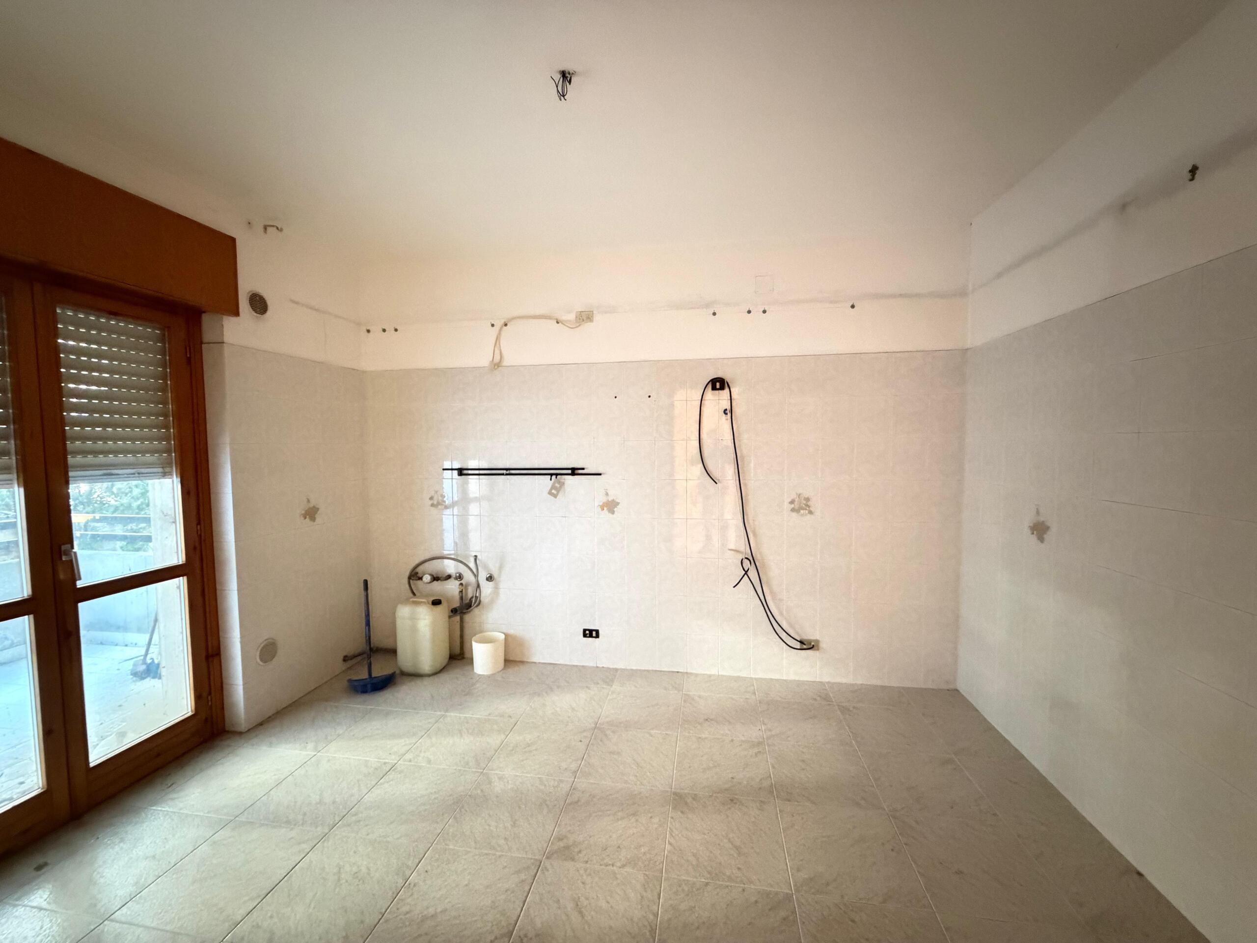 APPARTAMENTO CON BOX AUTO GINOSA