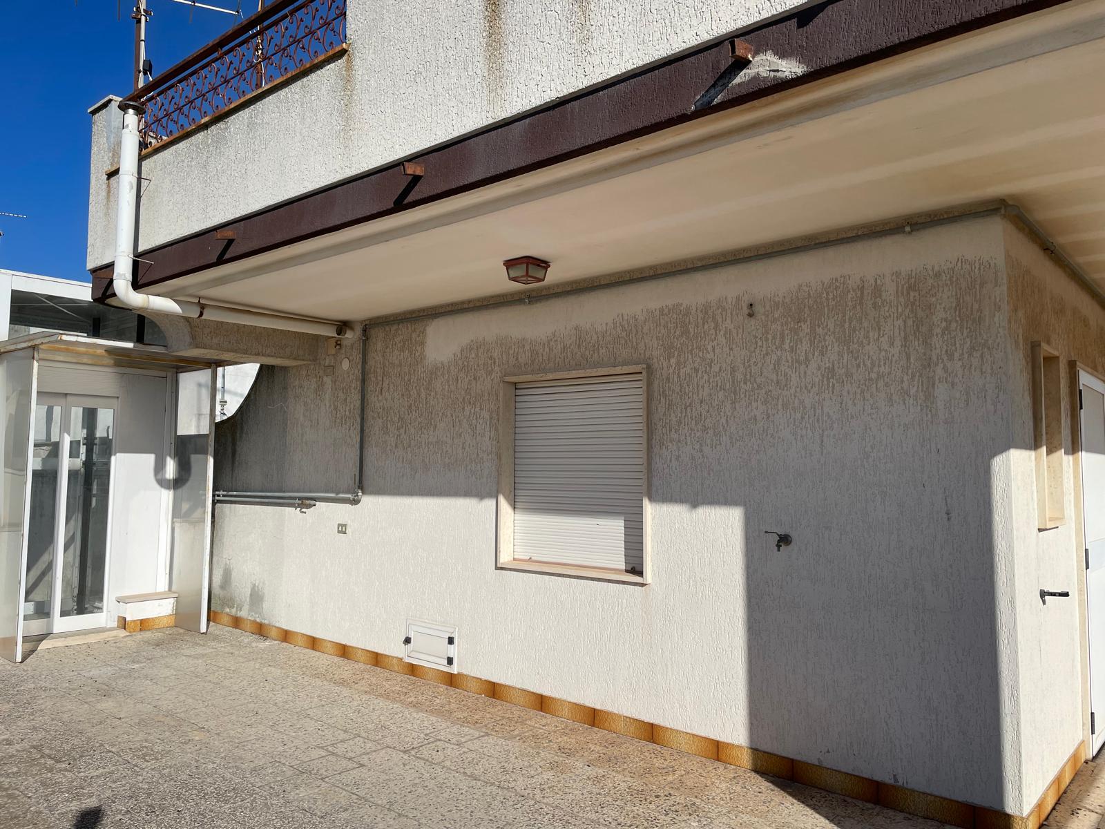 APPARTAMENTO E GARAGE ZONA CENTRO GINOSA