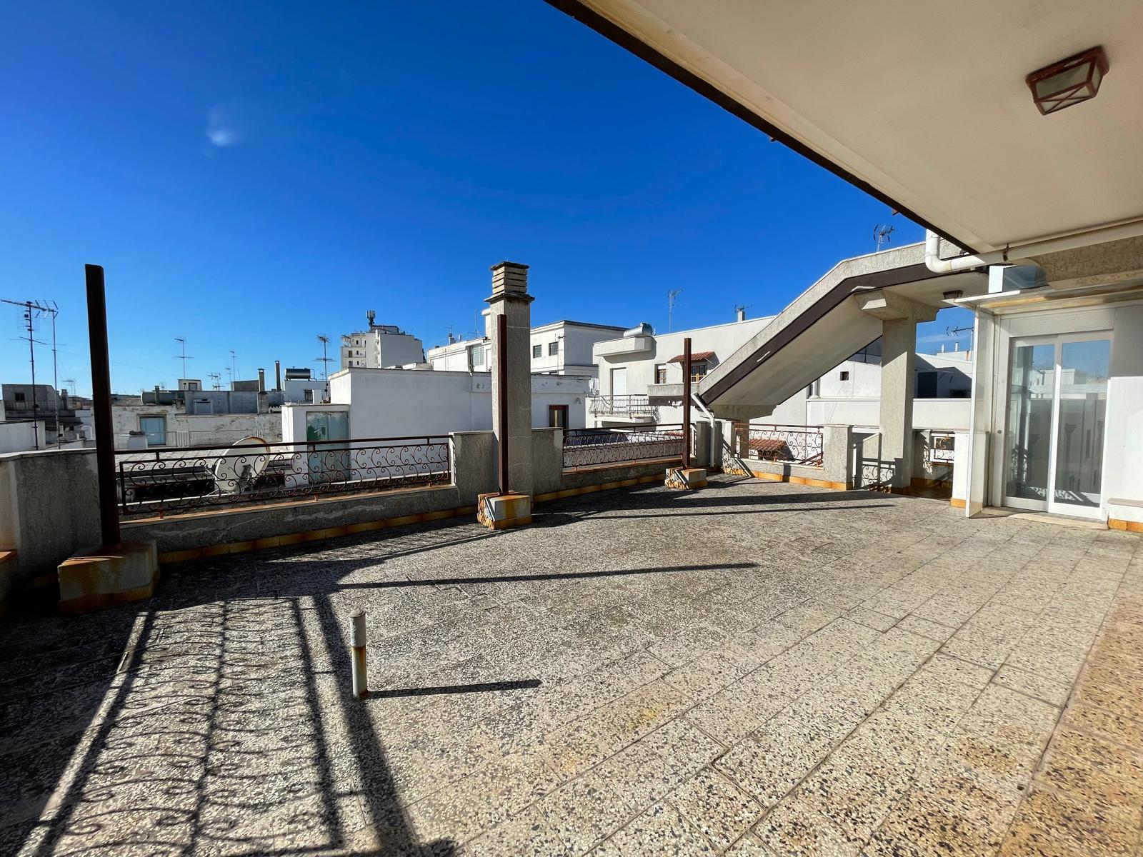 APPARTAMENTO E GARAGE ZONA CENTRO GINOSA