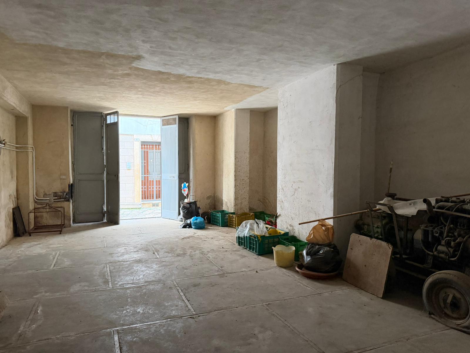 STABILE INDIPENDENTE GINOSA