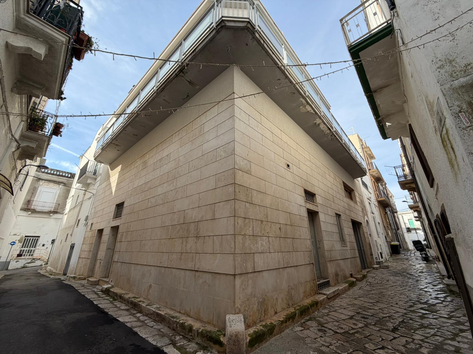 STABILE INDIPENDENTE GINOSA