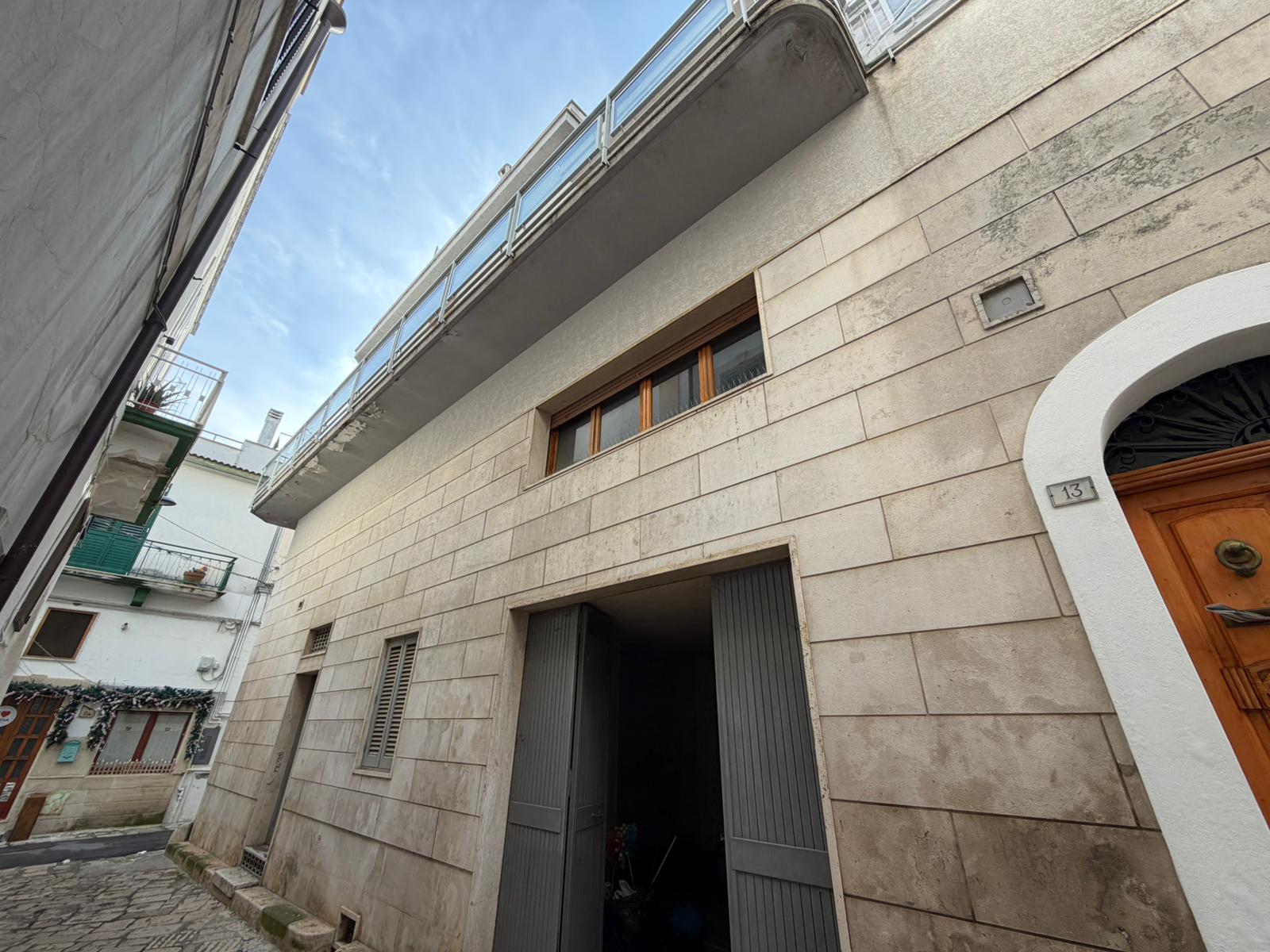 STABILE INDIPENDENTE GINOSA