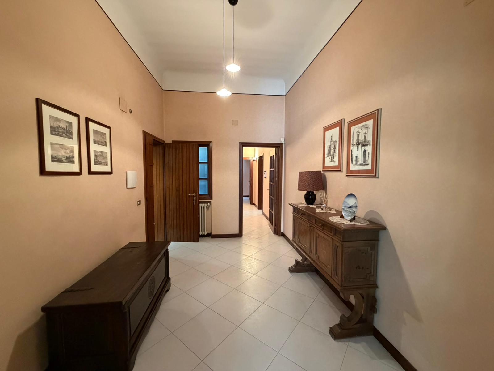 STABILE INDIPENDENTE GINOSA