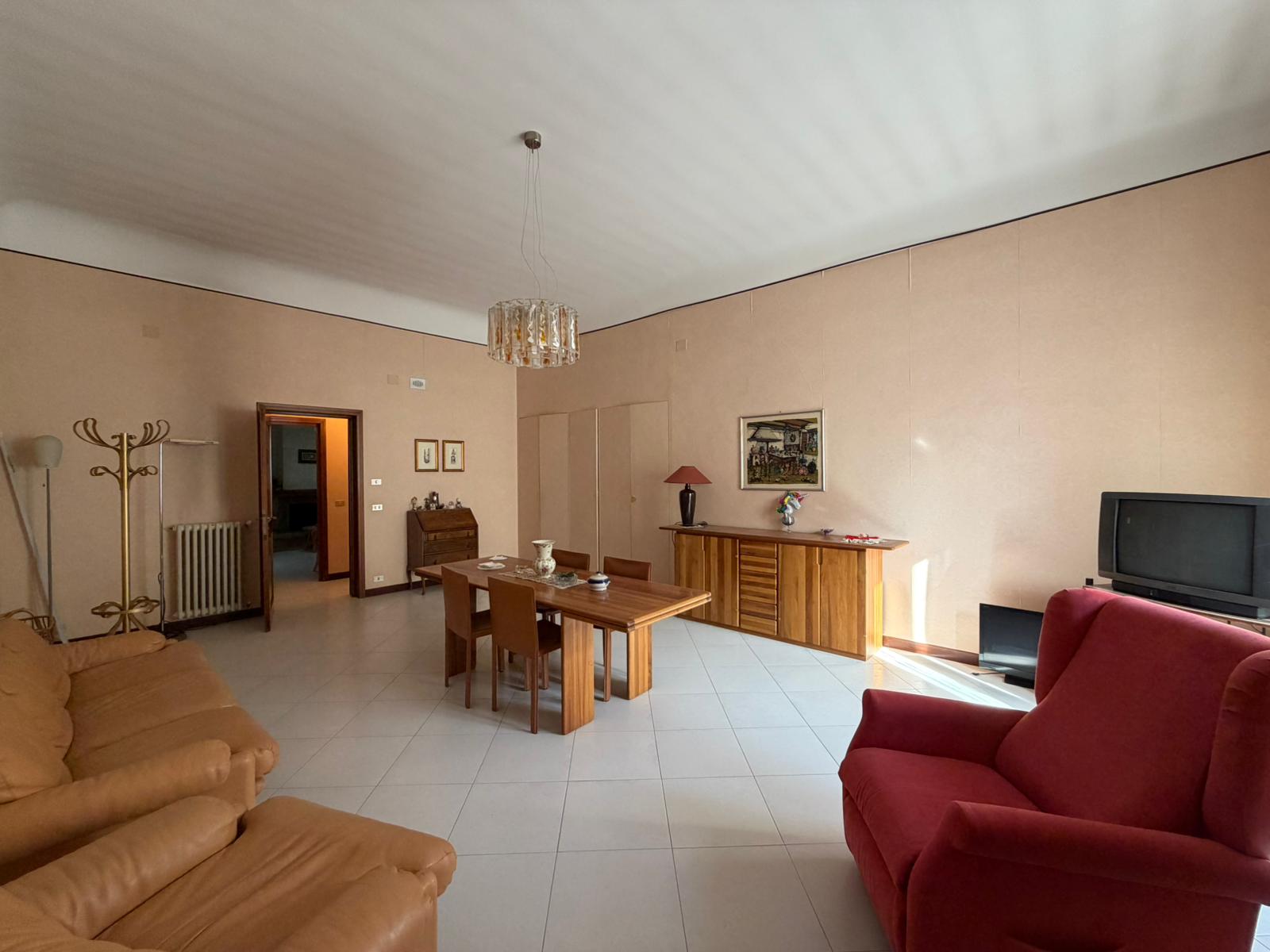 STABILE INDIPENDENTE GINOSA