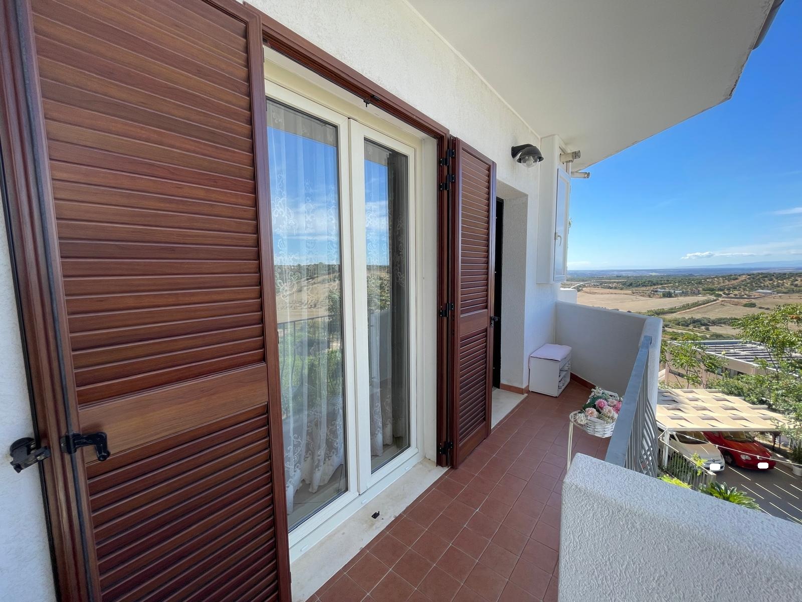 APPARTAMENTO CON BOX AUTO ZONA POGGIO