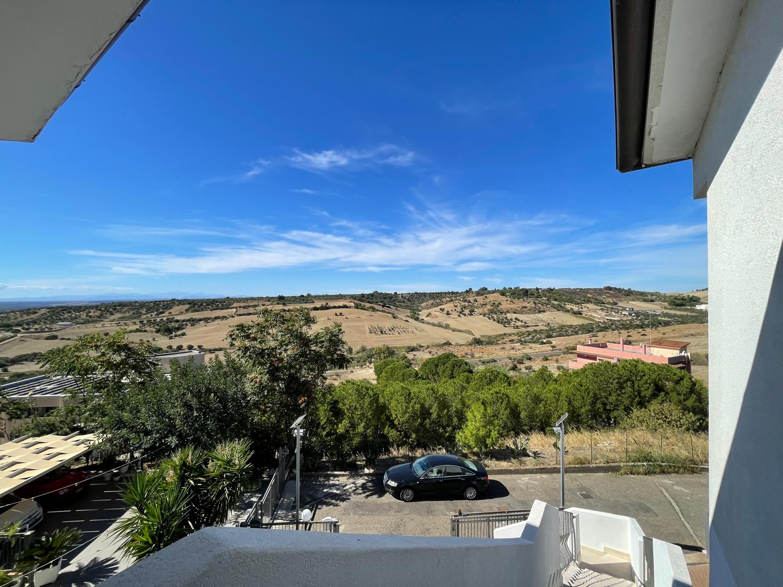 APPARTAMENTO CON BOX AUTO ZONA POGGIO