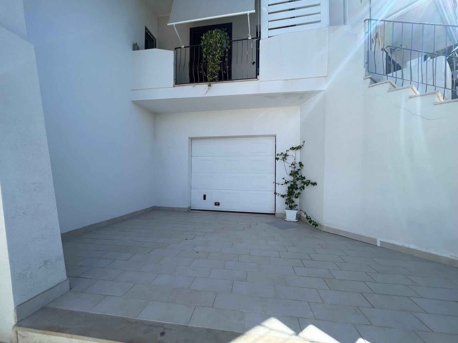 APPARTAMENTO CON BOX AUTO ZONA POGGIO