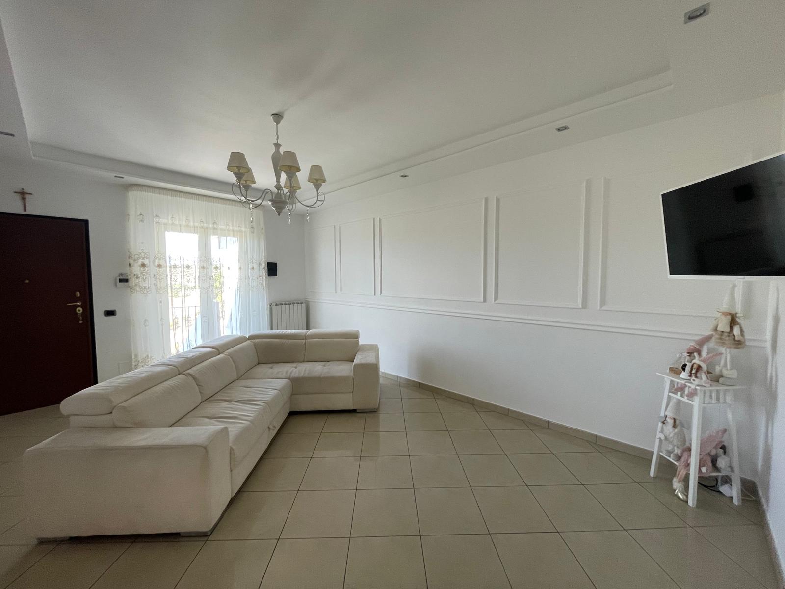 APPARTAMENTO CON BOX AUTO ZONA POGGIO