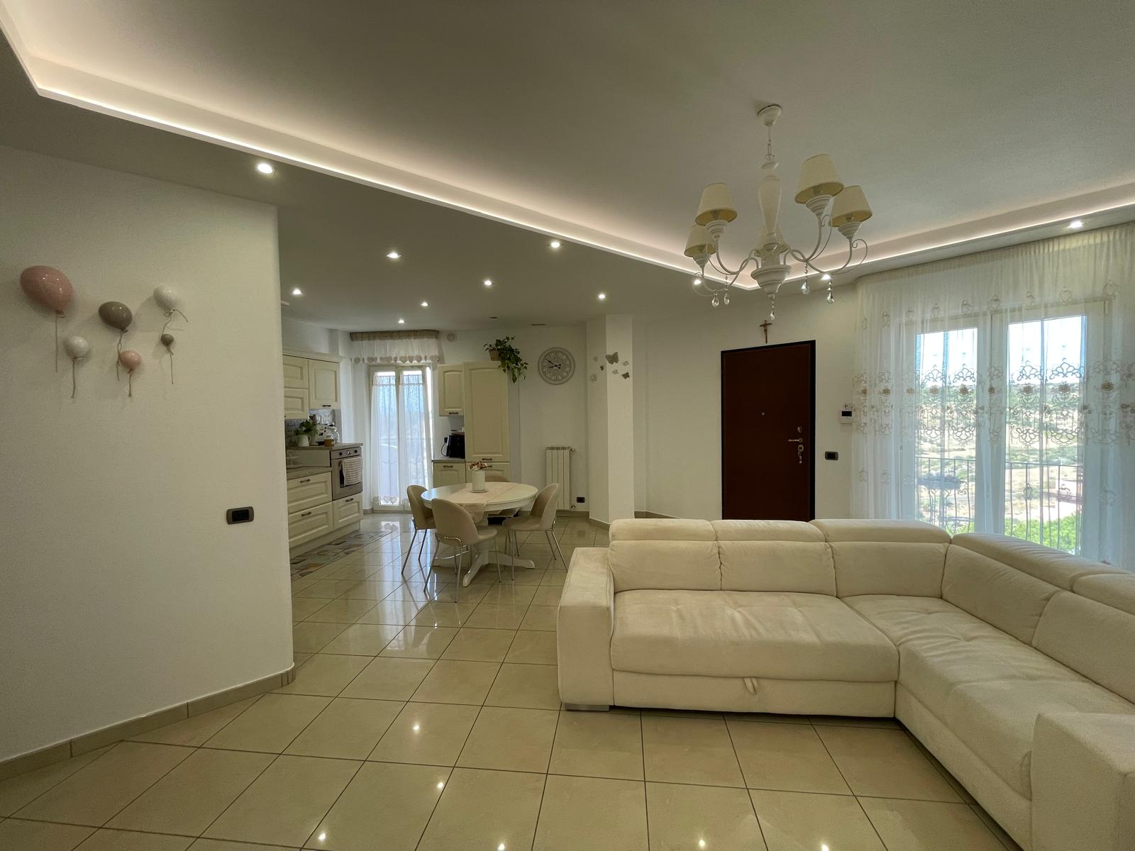 APPARTAMENTO CON BOX AUTO ZONA POGGIO