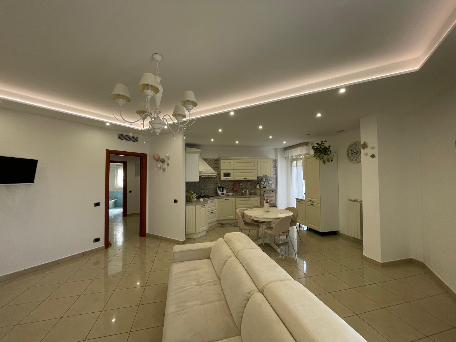 APPARTAMENTO CON BOX AUTO ZONA POGGIO