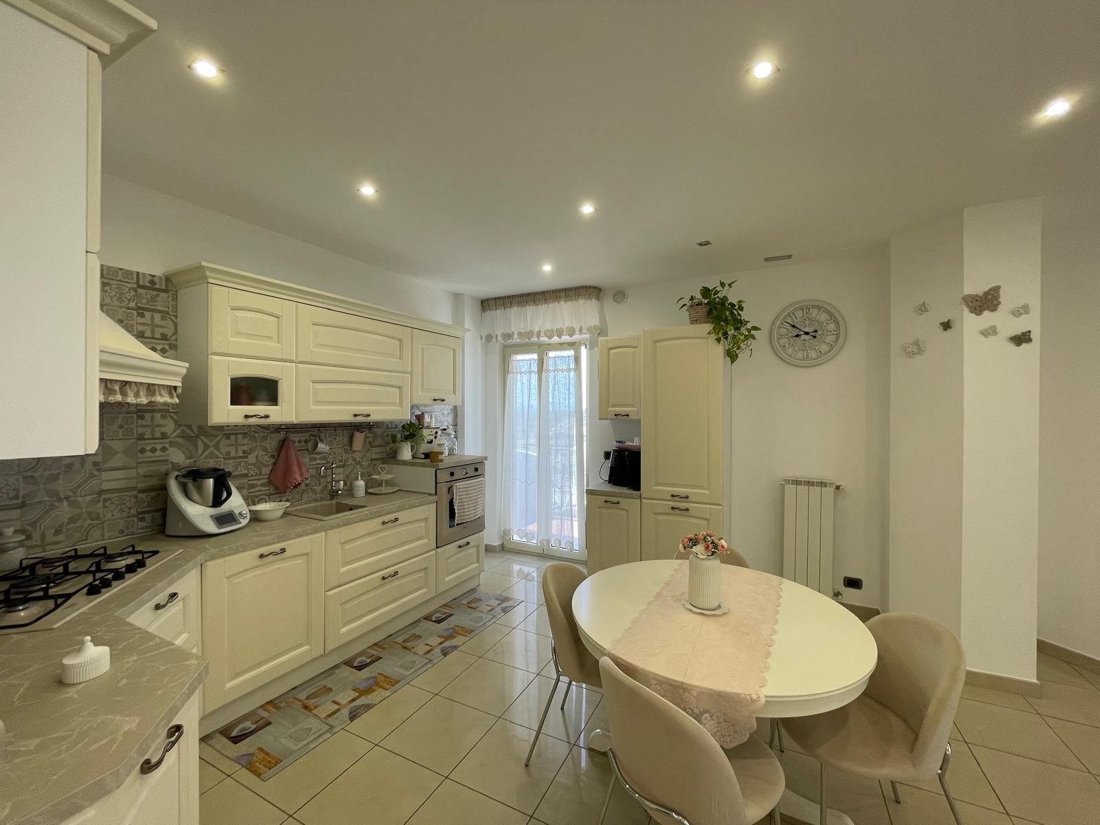 APPARTAMENTO CON BOX AUTO ZONA POGGIO