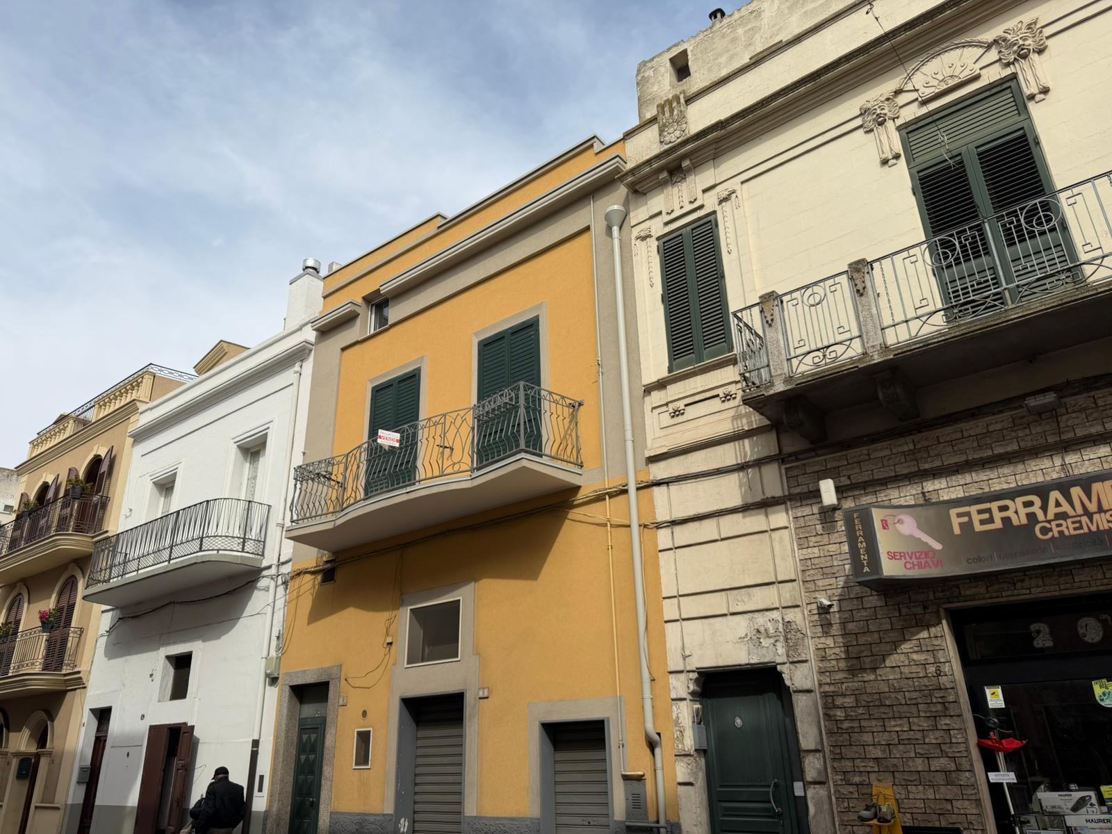 INTERO STABILE GINOSA