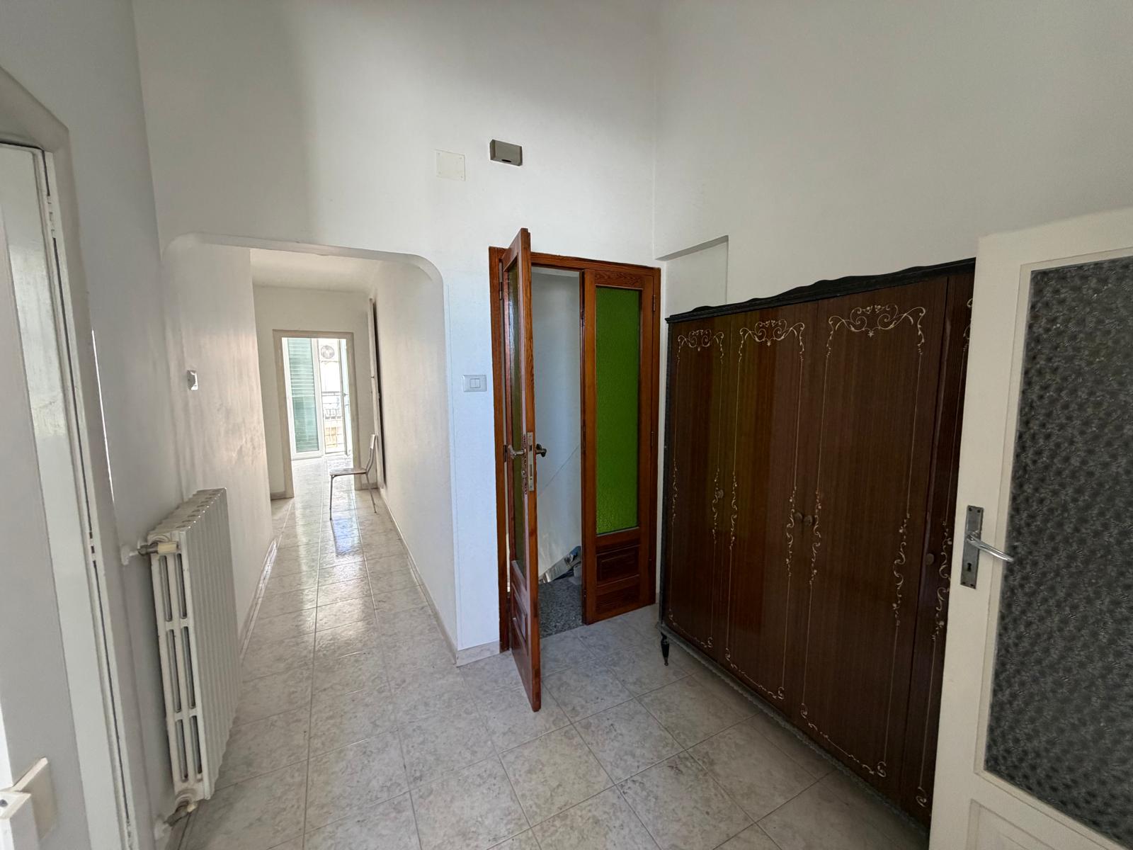 INTERO STABILE GINOSA