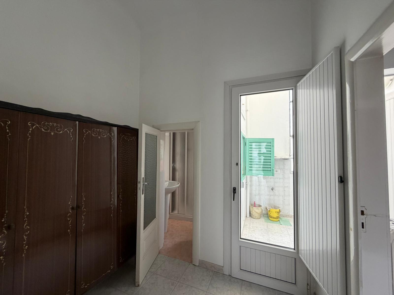 INTERO STABILE GINOSA