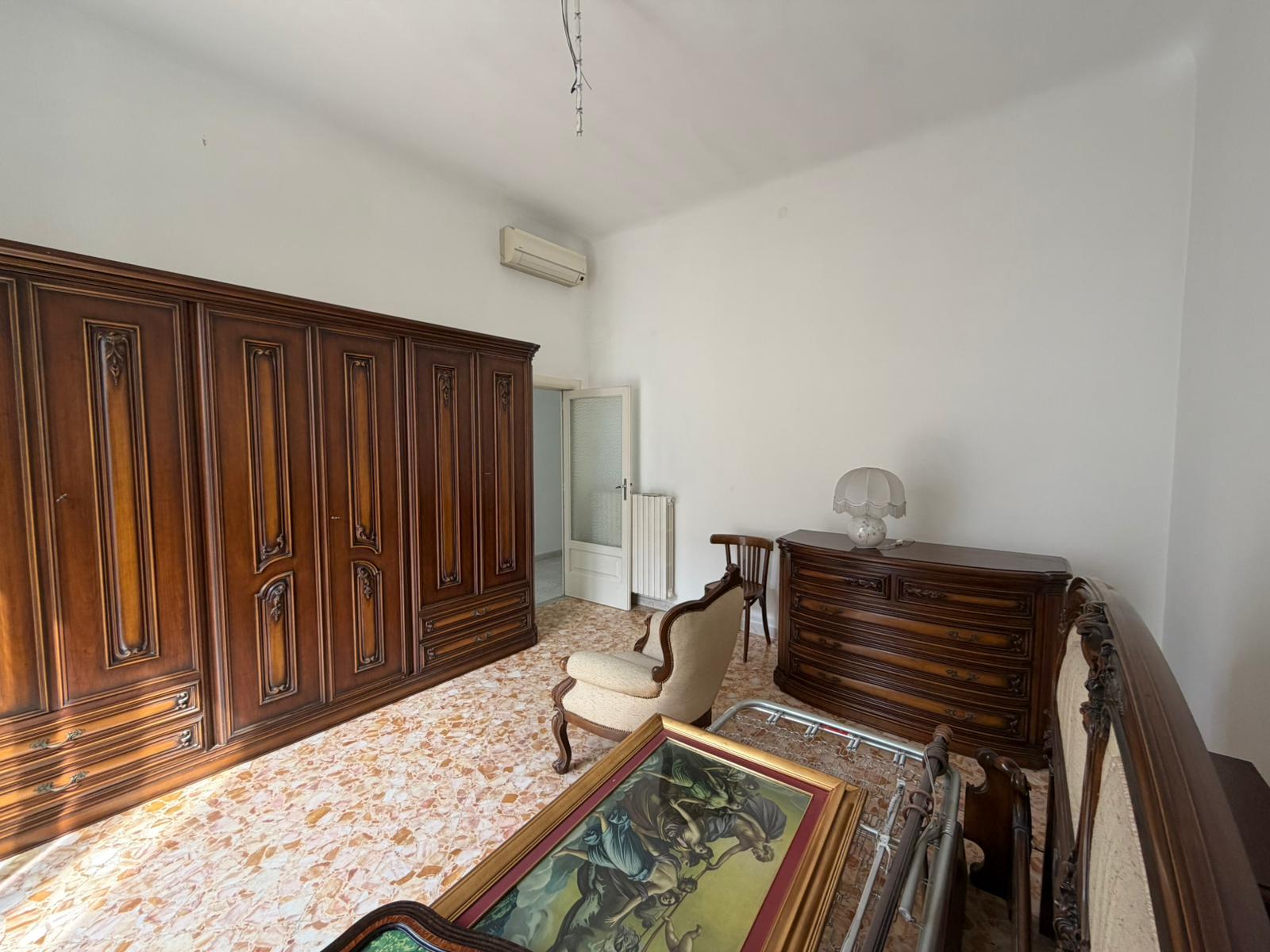 INTERO STABILE GINOSA