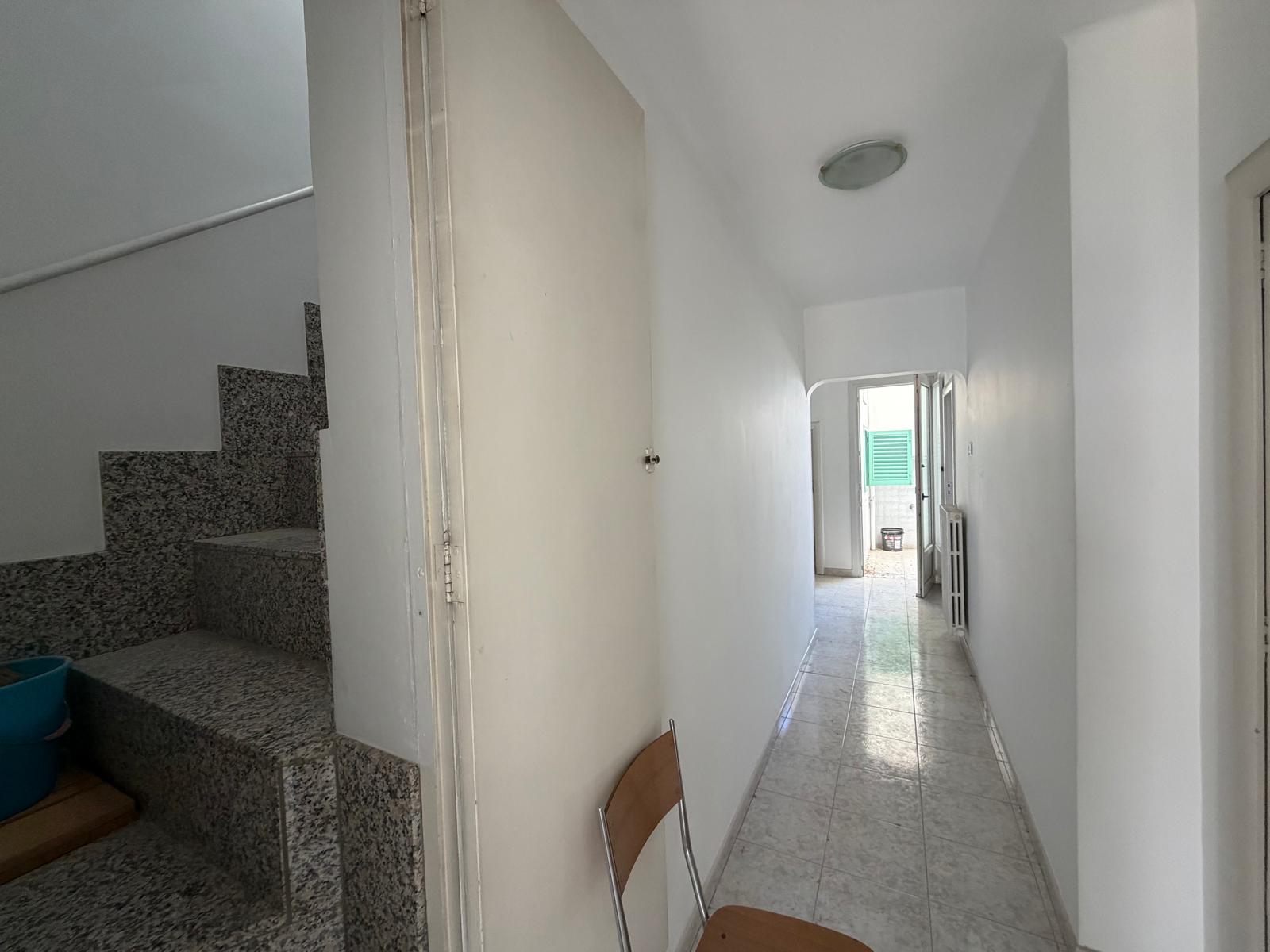 INTERO STABILE GINOSA