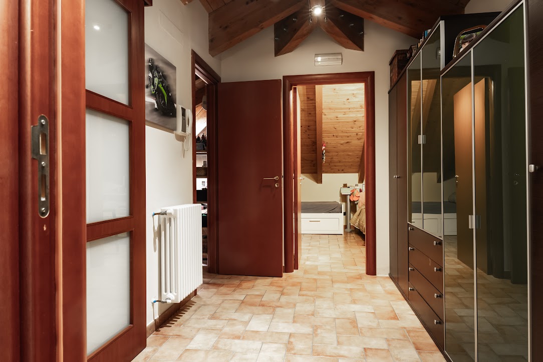 APPARTAMENTO CON MANSARDA E GARAGE