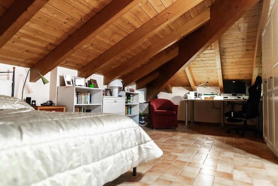 APPARTAMENTO CON MANSARDA E GARAGE