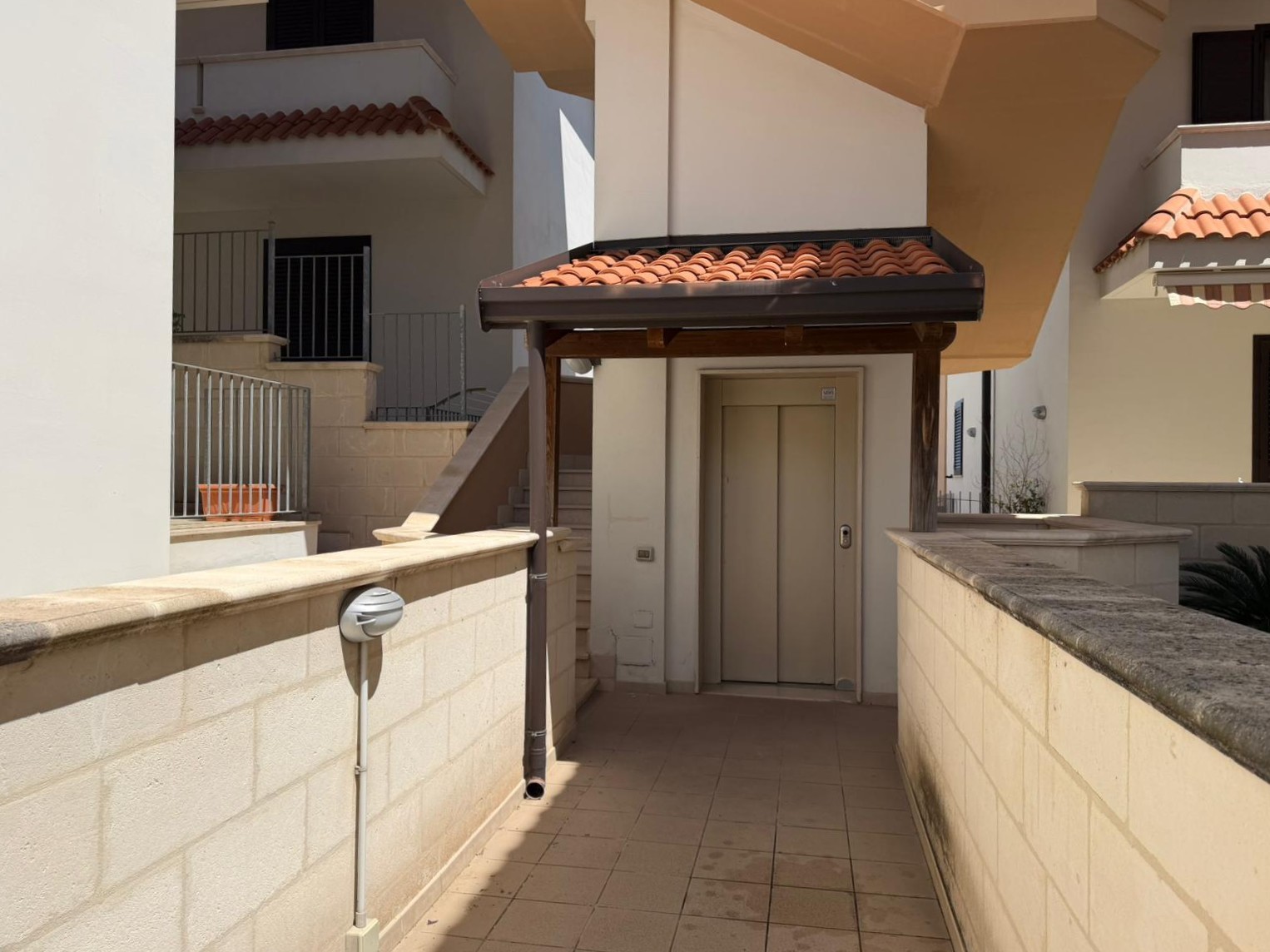 APPARTAMENTO CON MANSARDA E GARAGE