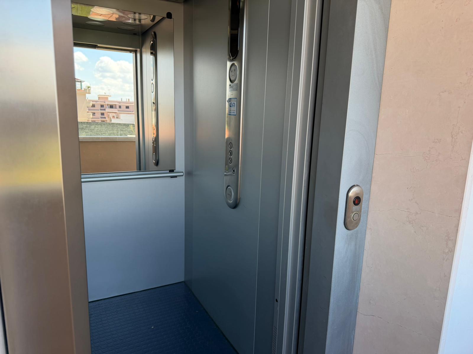 APPARTAMENTO CON MANSARDA E GARAGE