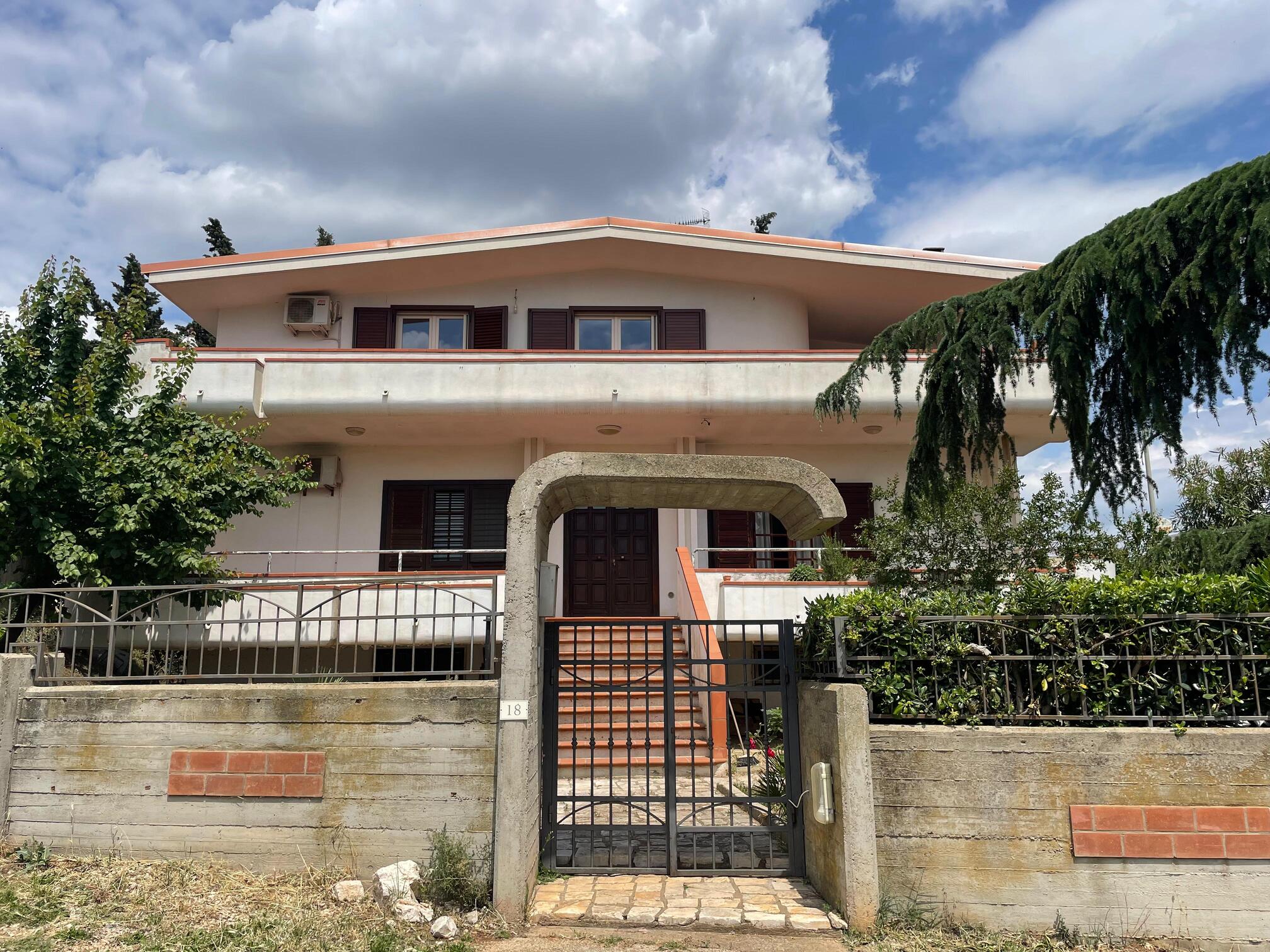 VILLA IN PERIFERIA A GINOSA