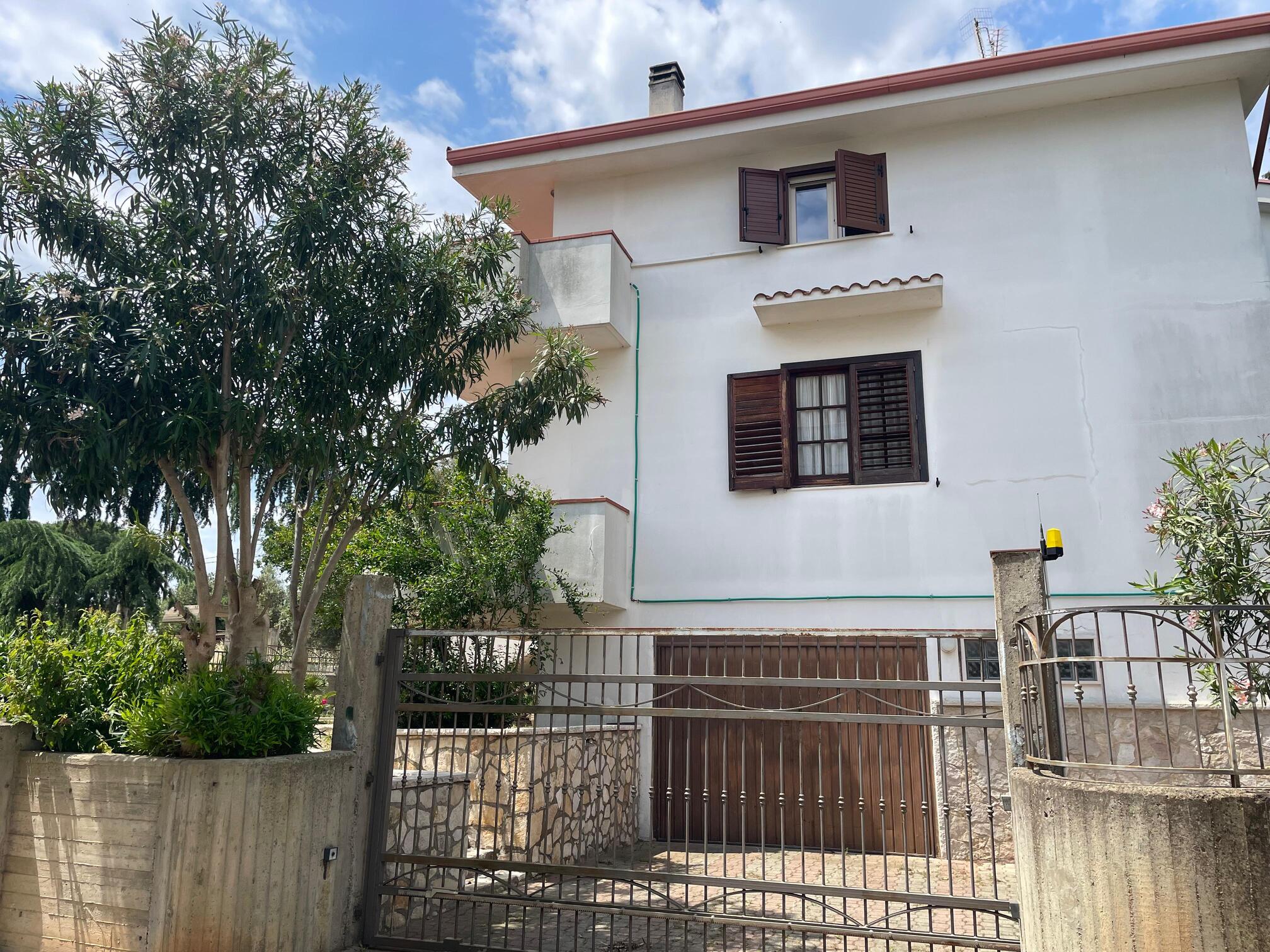VILLA IN PERIFERIA A GINOSA