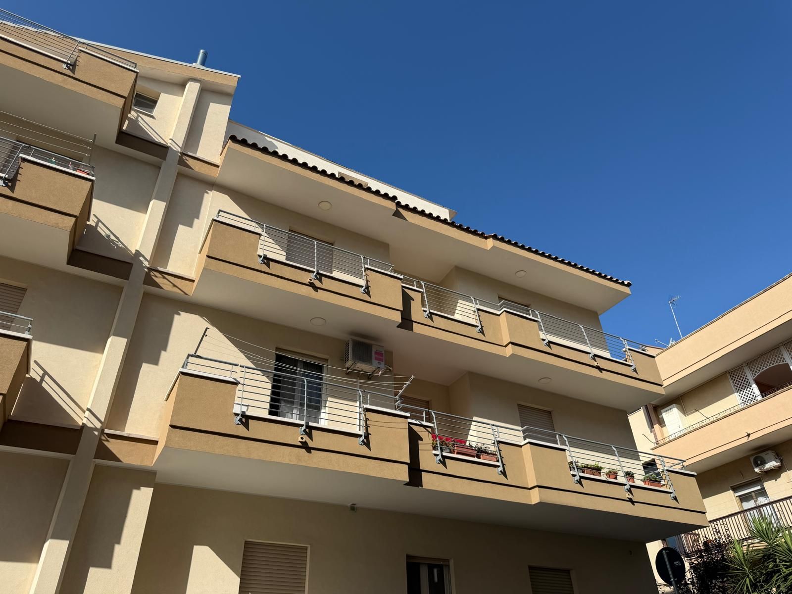 ABITAZIONE GARAGE E VANO TECNICO