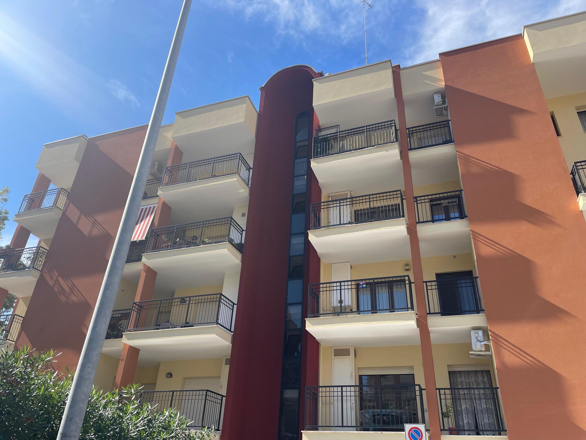 APPARTAMENTO CON ASCENSORE E BOX GINOSA