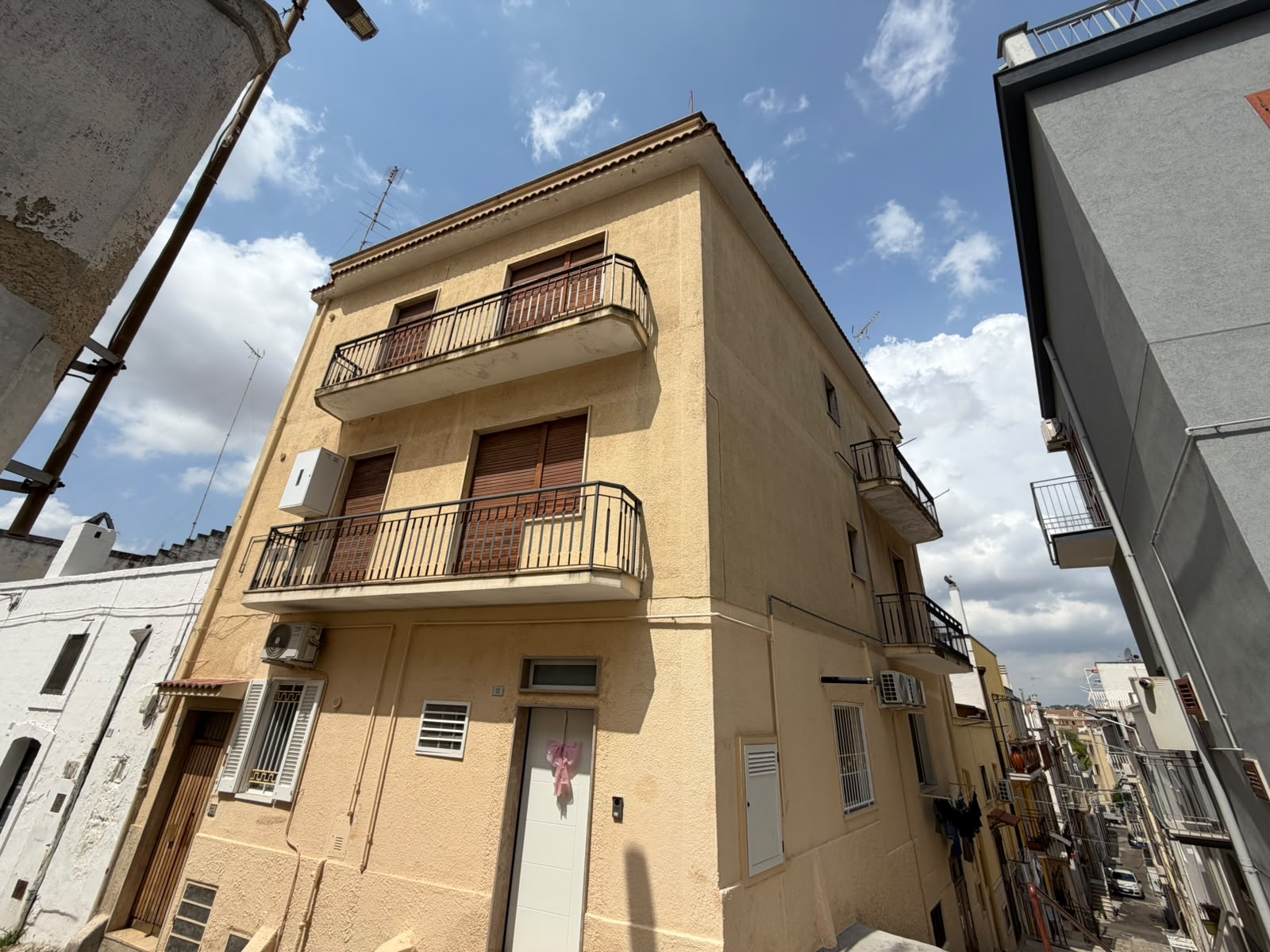 APPARTAMENTO – DEPOSITO E TERRAZZA IN STABILE BIFAMILIARE