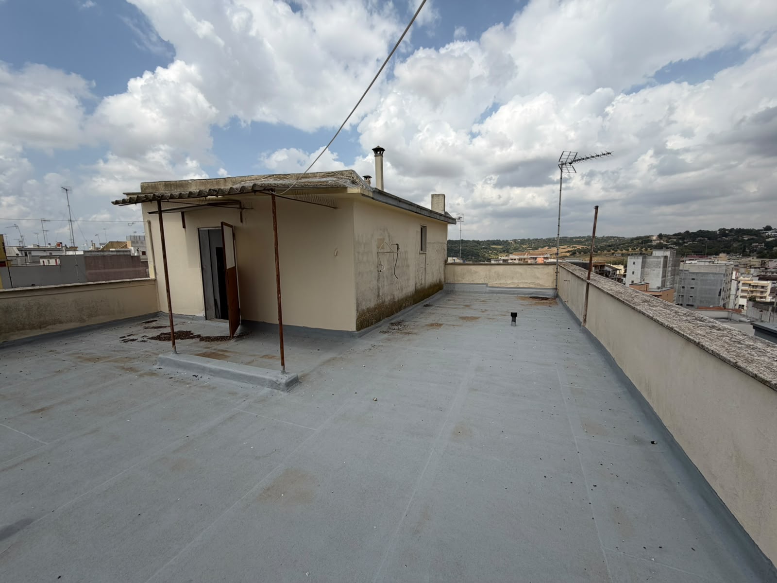 APPARTAMENTO – DEPOSITO E TERRAZZA IN STABILE BIFAMILIARE