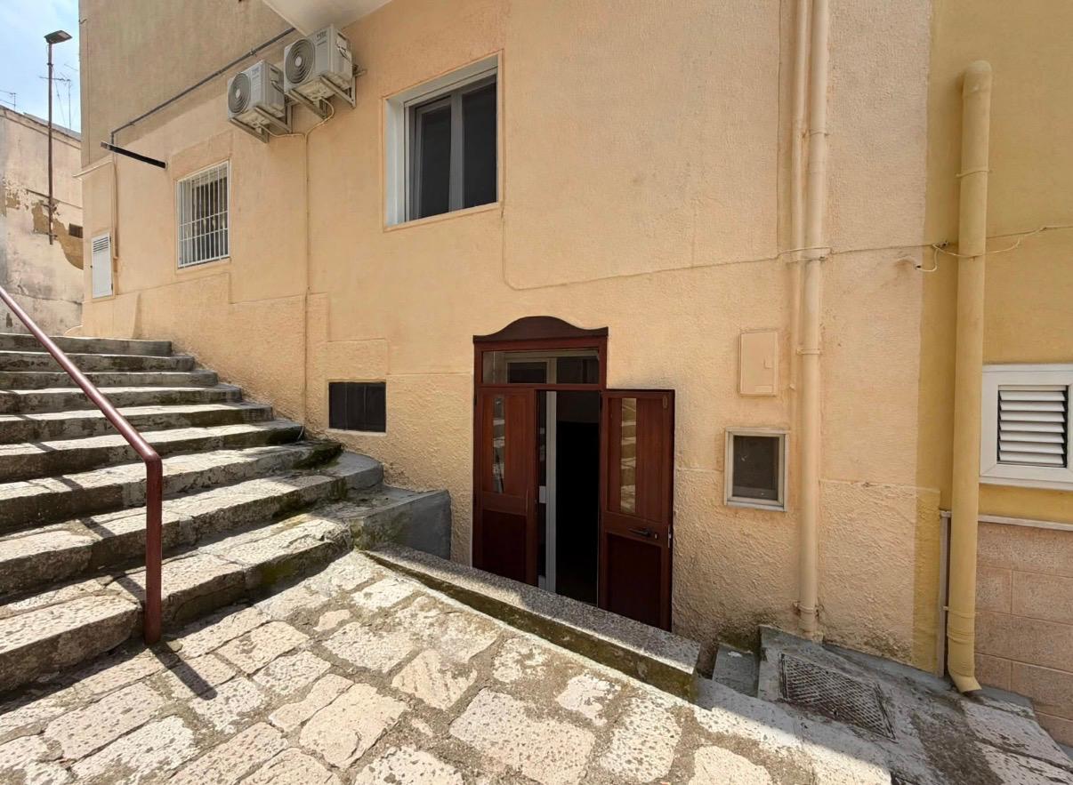 APPARTAMENTO – DEPOSITO E TERRAZZA IN STABILE BIFAMILIARE
