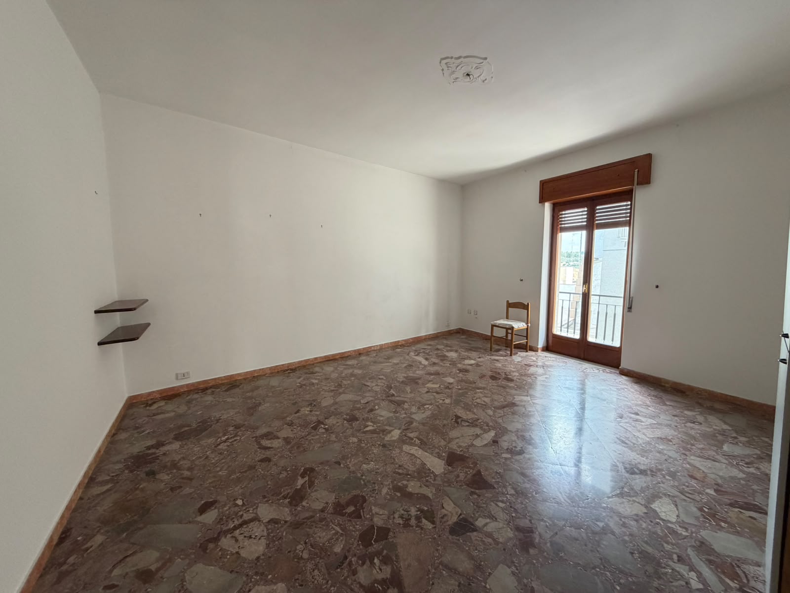 APPARTAMENTO – DEPOSITO E TERRAZZA IN STABILE BIFAMILIARE