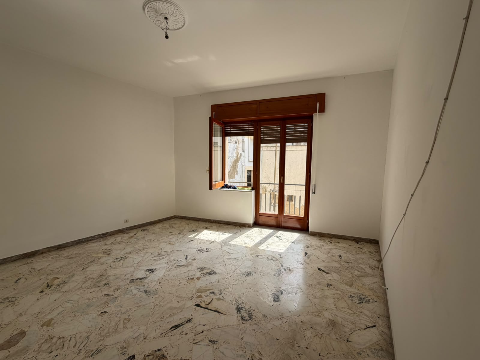 APPARTAMENTO – DEPOSITO E TERRAZZA IN STABILE BIFAMILIARE